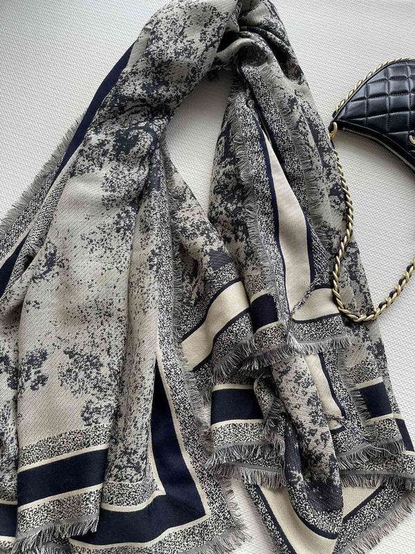 Dior 140X140cm 42%42%16% E39