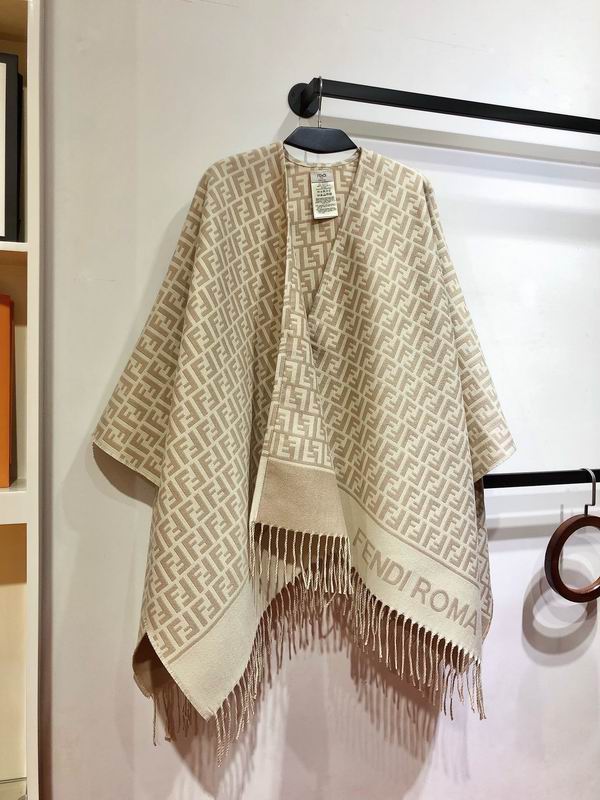 Fendi cloak 145X145cm 51%49% E091122