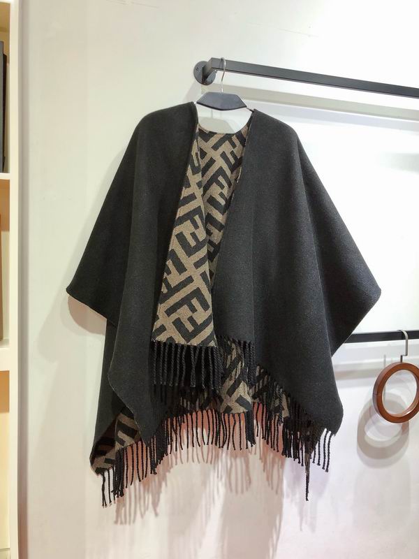 Fendi cloak 145X150cm 51%49% E091124