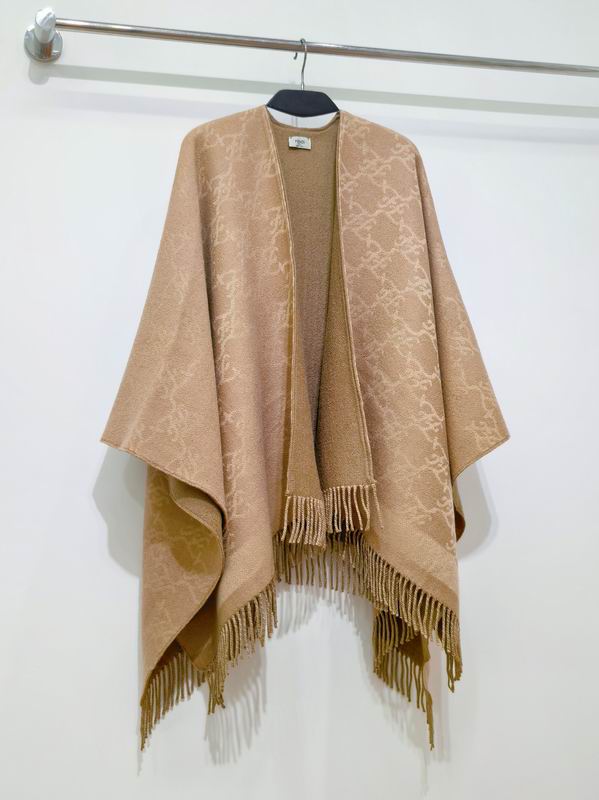 Fendi cloak 145X155cm 51%49% E100817