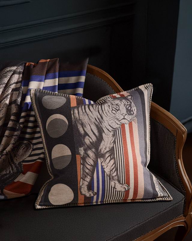 Hermes Cushion blanket 062120
