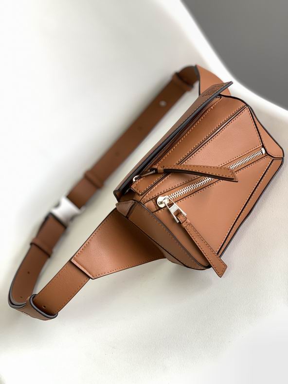 Loewe 052138 18x12x7.5cm ss 1